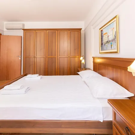 Heritage Piazza Apartman *