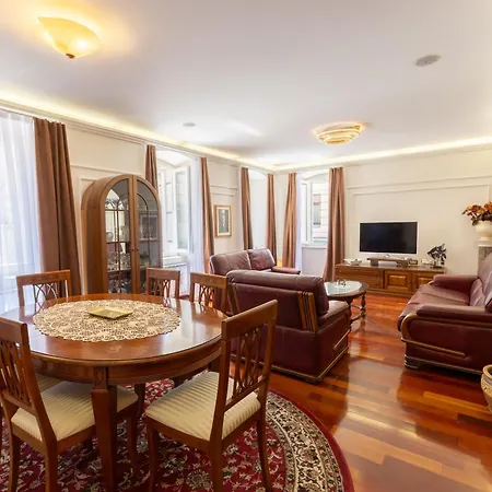 Heritage Piazza Apartman *